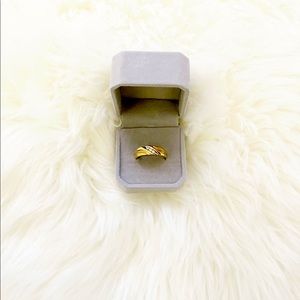 1/8 CT. T.W. Diamond 3 Stone Wedding Band 10k Gold